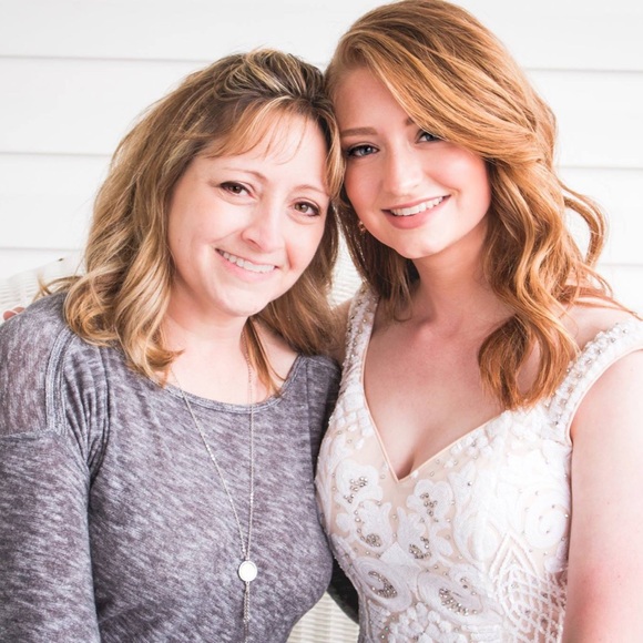 Meet your Posher, Renee - Picture 2 of 3